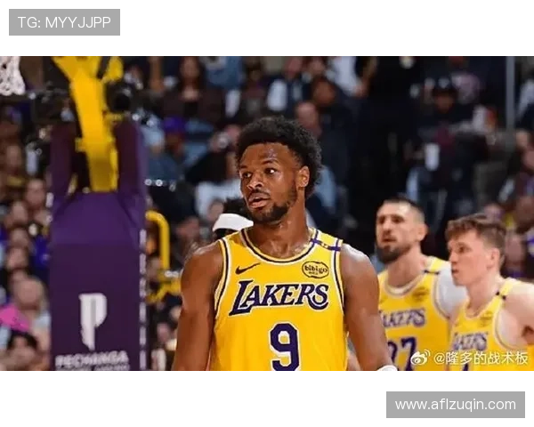 篮网队宣布重磅交易引进明星球员，雄鹿与湖人多方博弈备战新赛季