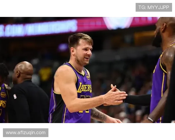 詹姆斯领衔湖人强势复苏 东契奇三双带领独行侠获胜